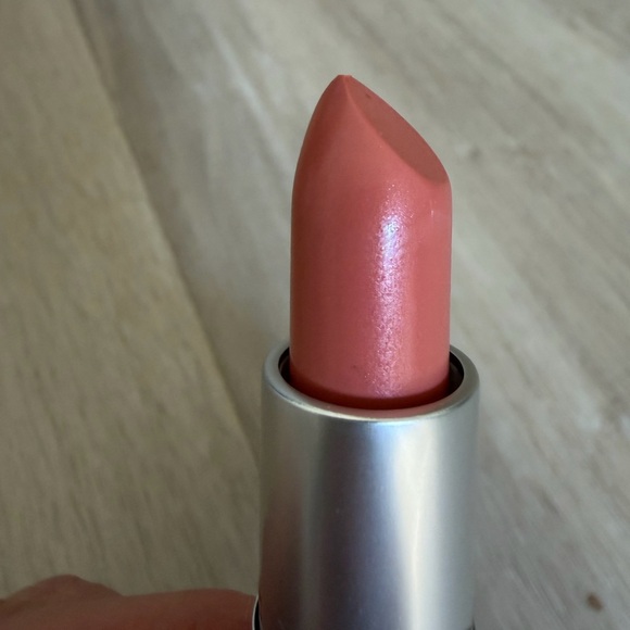 MAC Cosmetics Hue Lipstick. - Picture 3 of 6